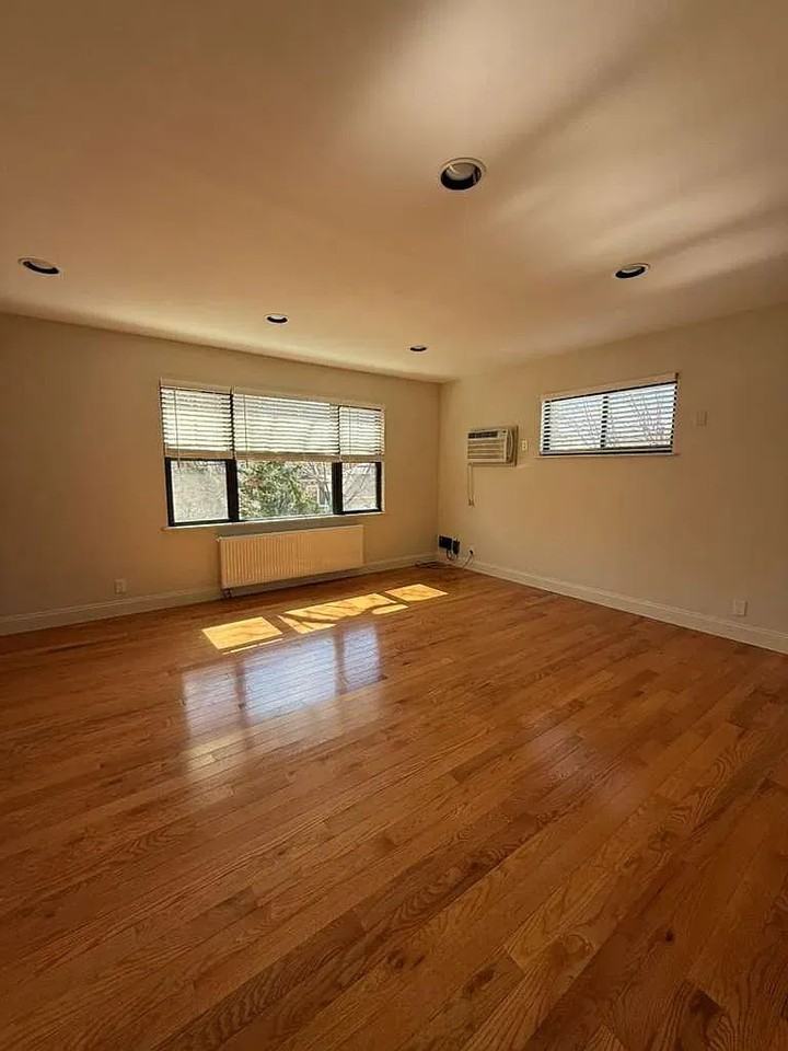 7211 66th Dr #2ndFL - Photo 5 of 8