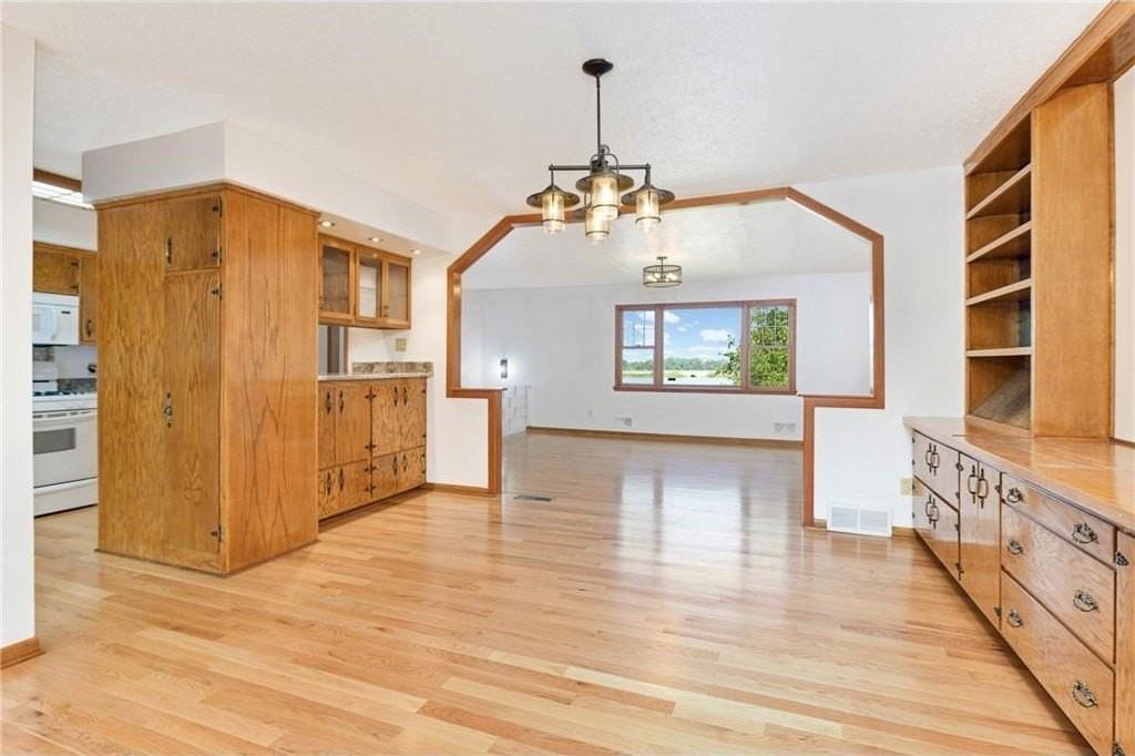 5867 Central Ave Ne - Photo 2 of 18