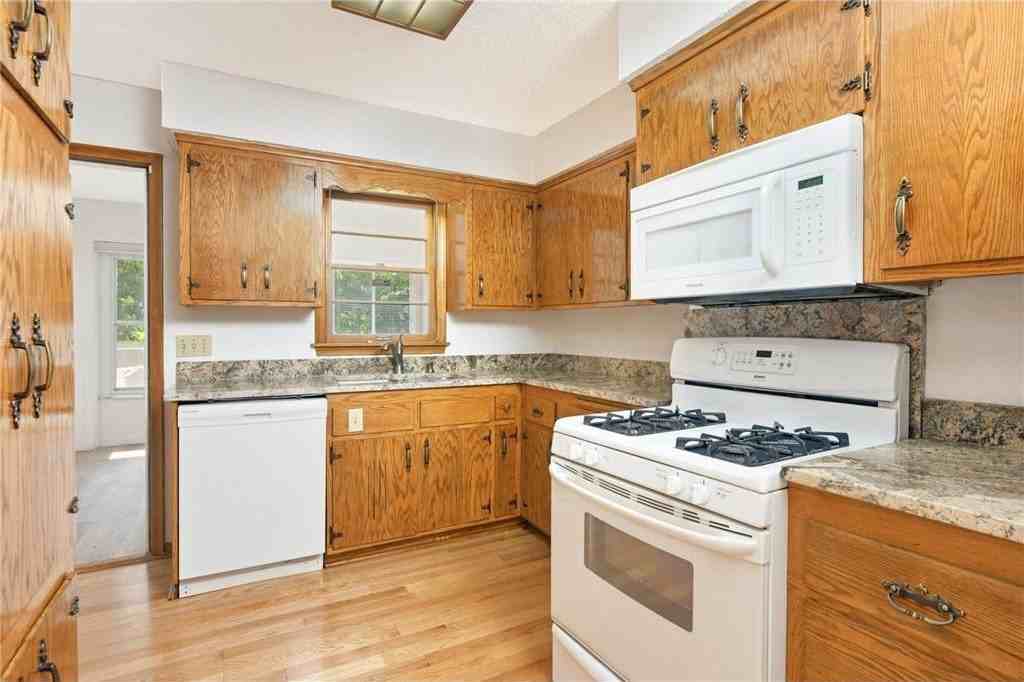 5867 Central Ave Ne - Photo 6 of 18