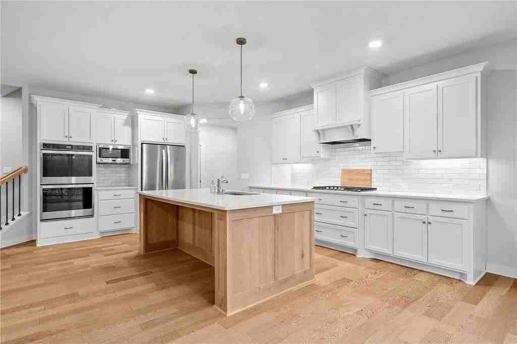 18700 61st Ave N - Photo 6 of 31