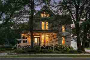 featured image of 206 5th St S