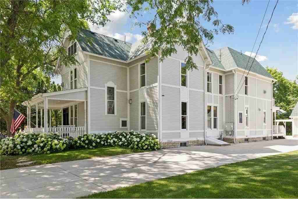 206 5th St S - Photo 3 of 50