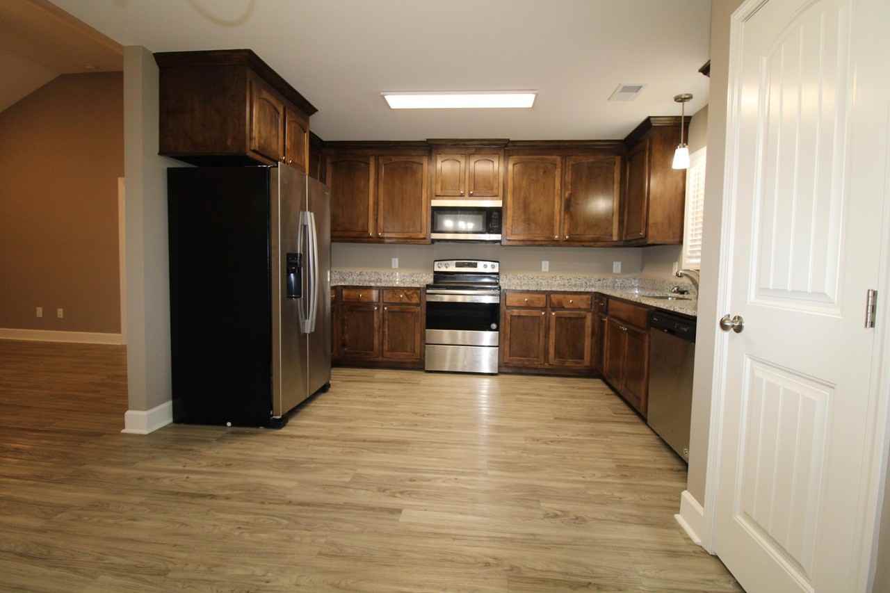 2280 Equinox Ave - Photo 5 of 27