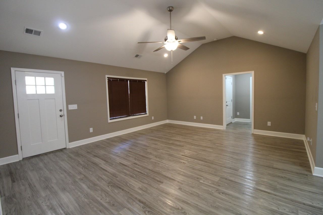 2280 Equinox Ave - Photo 7 of 27