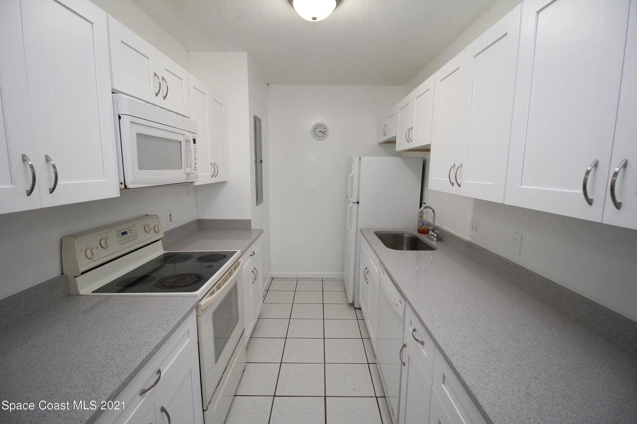 2919 Rollins St - Photo 7 of 14