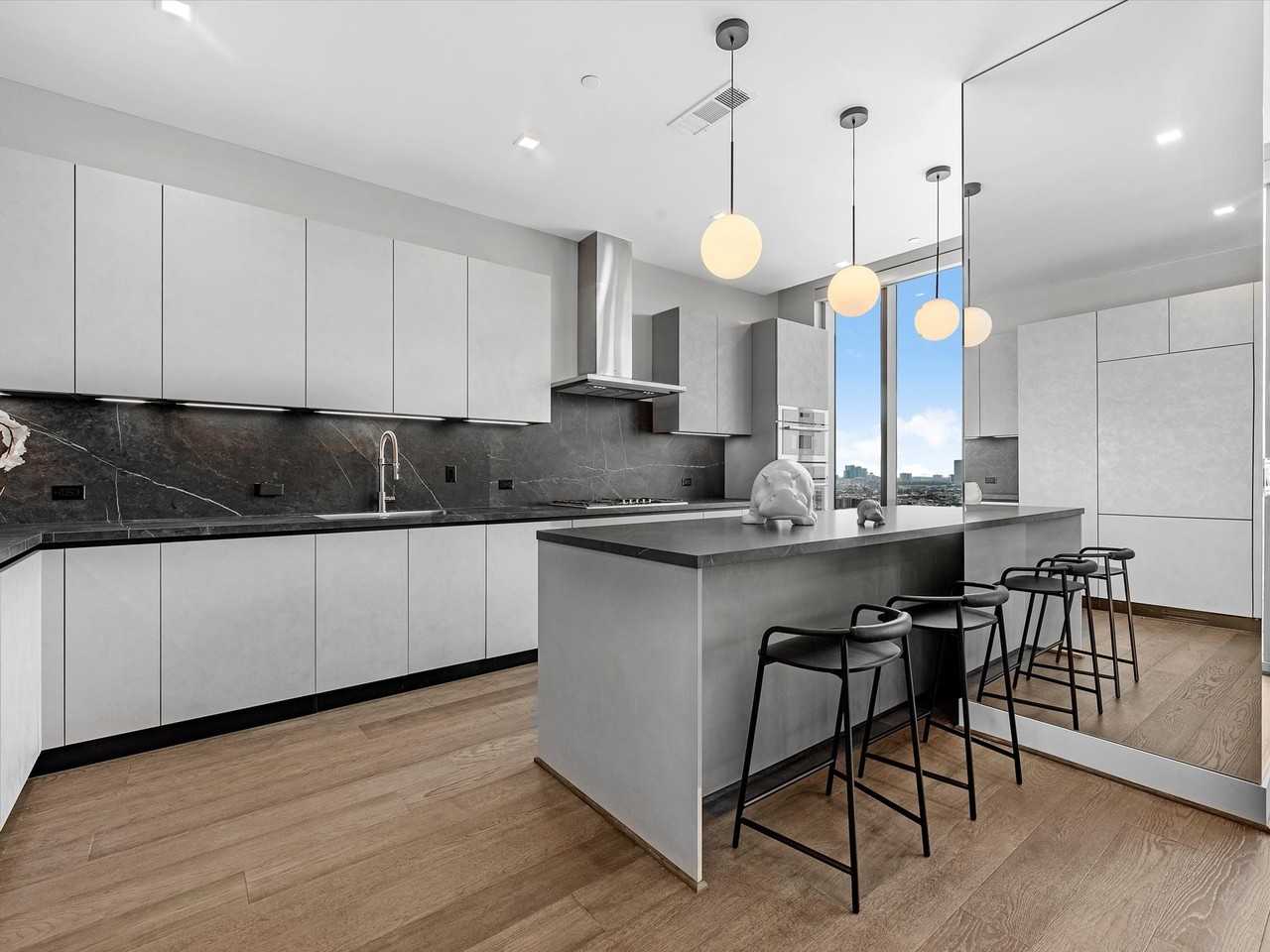 1711 Allen Pkwy #2102 - Photo 4 of 22