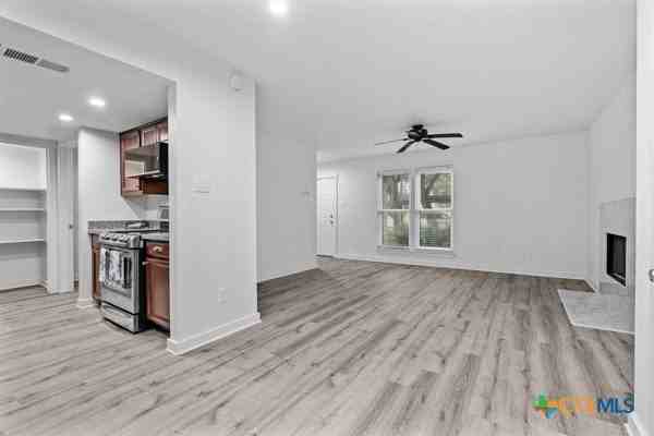 8406 Lyndon Ln - Photo 7 of 22