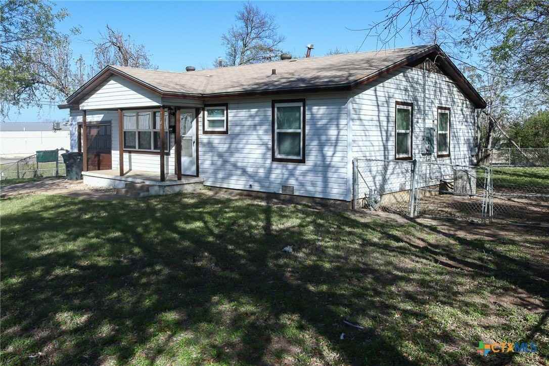 2701 Hillside Dr - Photo 2 of 23