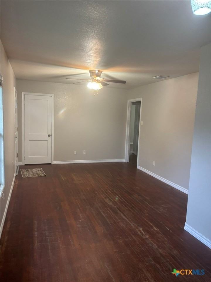 2905 Wildwood St - Photo 2 of 9