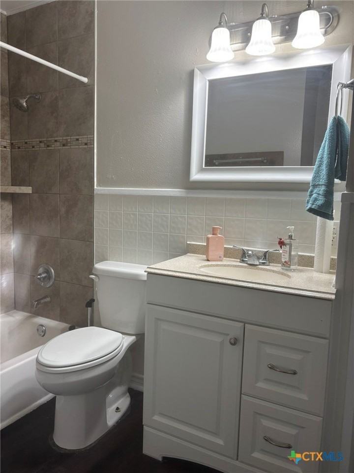 2905 Wildwood St - Photo 5 of 9