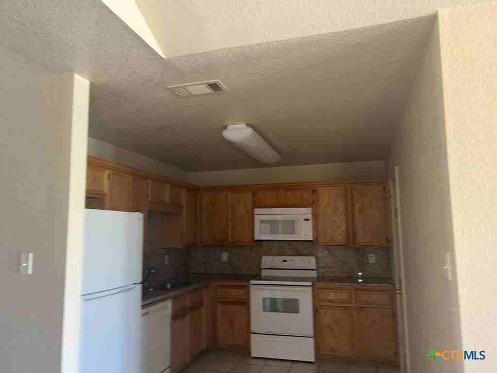 4704 Pennington Ave Apt A - Photo 2 of 10
