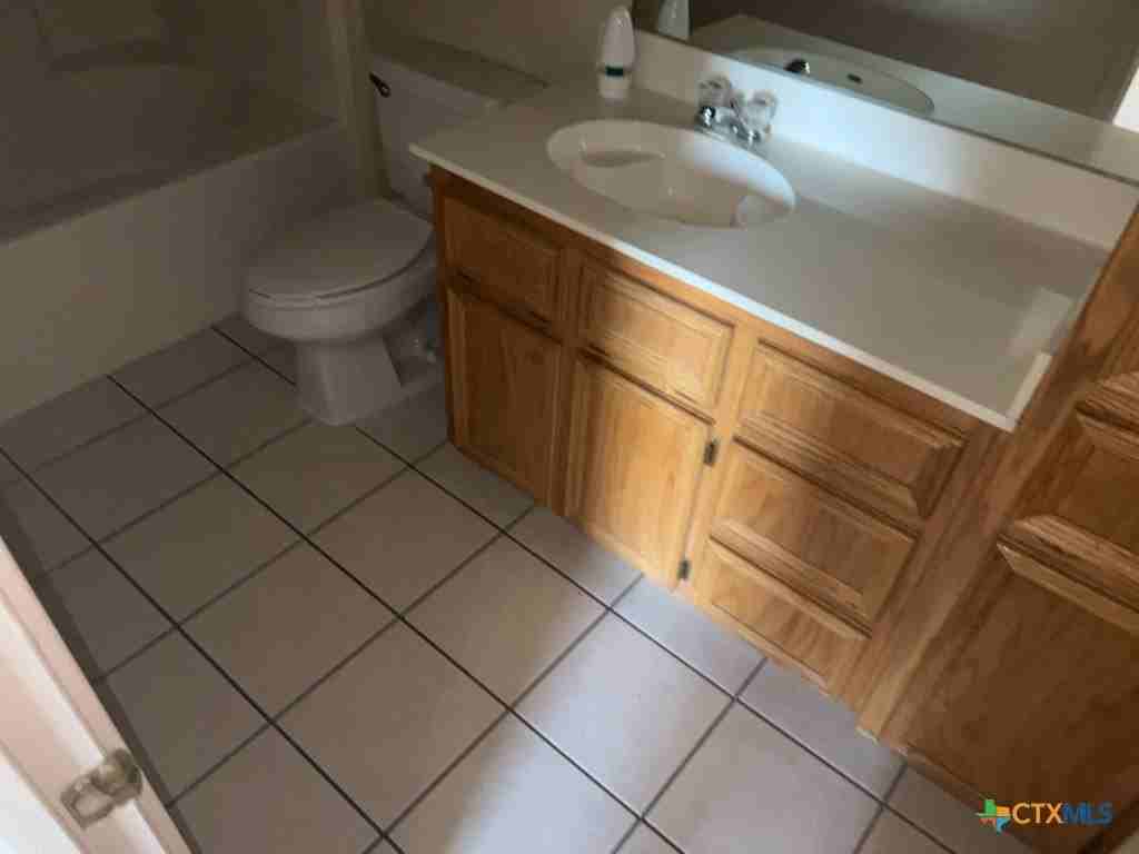 4704 Pennington Ave Apt A - Photo 5 of 10