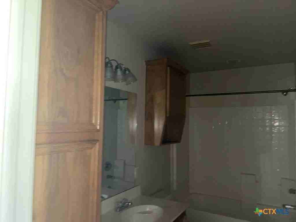 4704 Pennington Ave Apt A - Photo 6 of 10