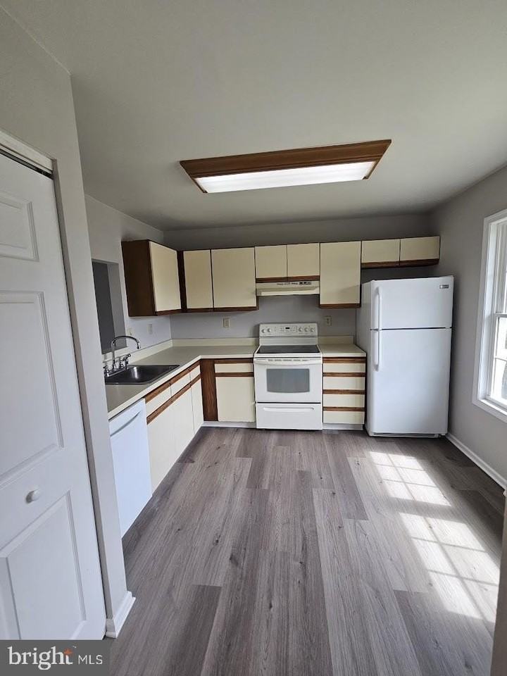 33 Fieldstone Ct - Photo 3 of 32