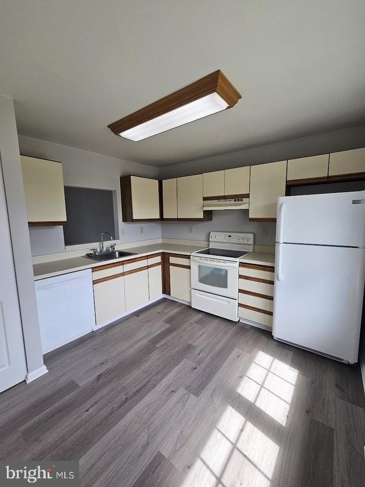 33 Fieldstone Ct - Photo 4 of 32