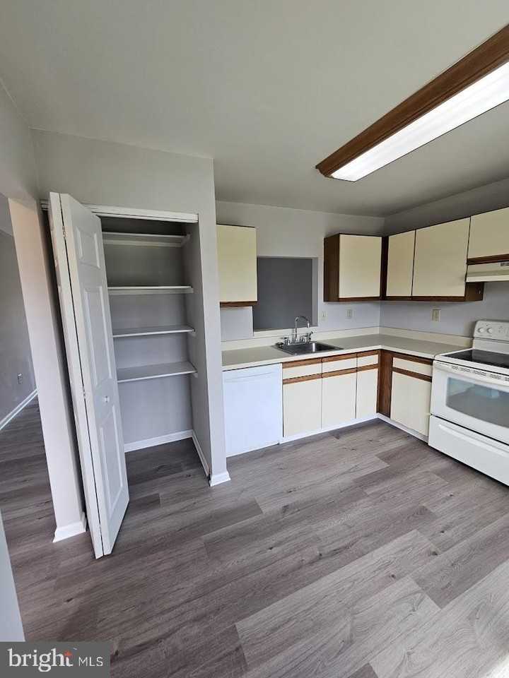 33 Fieldstone Ct - Photo 5 of 32