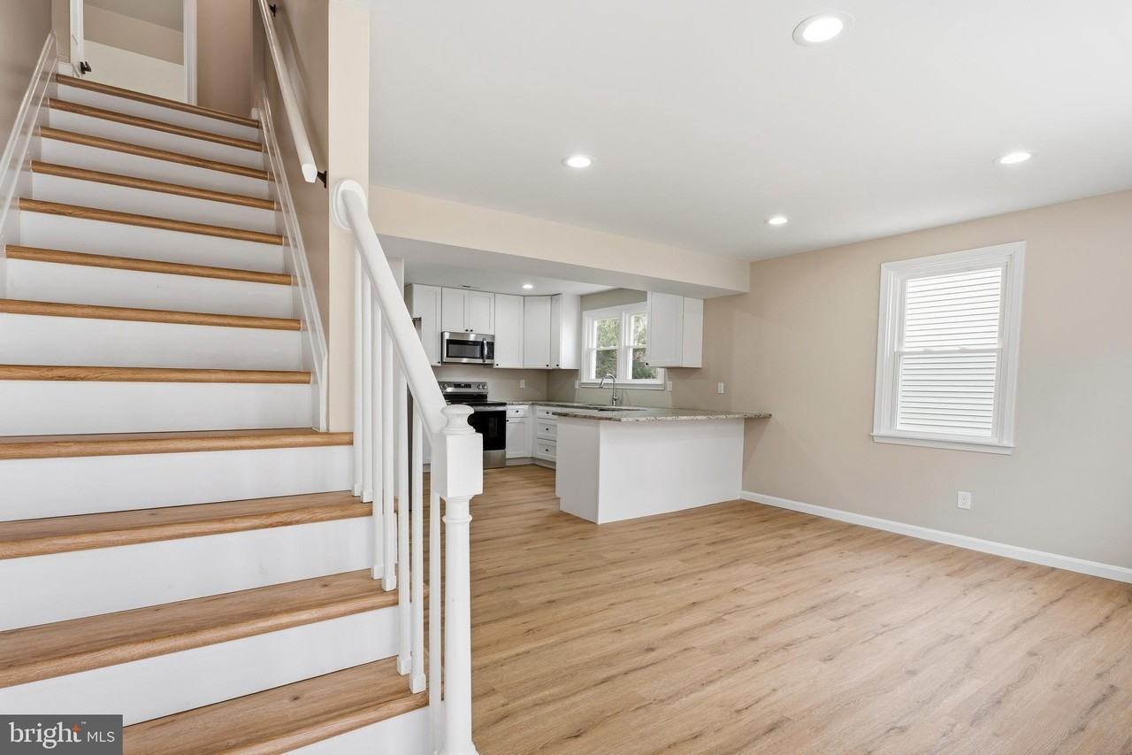 706 Sue Grove Rd - Photo 3 of 50