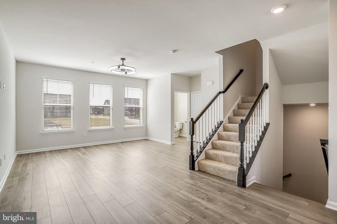 421 Ensemble Way - Photo 4 of 44