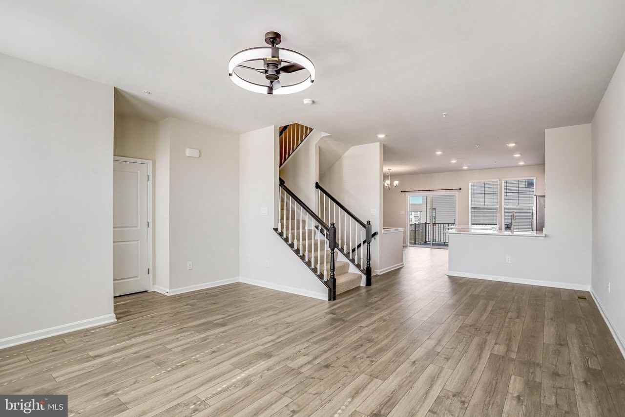 421 Ensemble Way - Photo 5 of 44