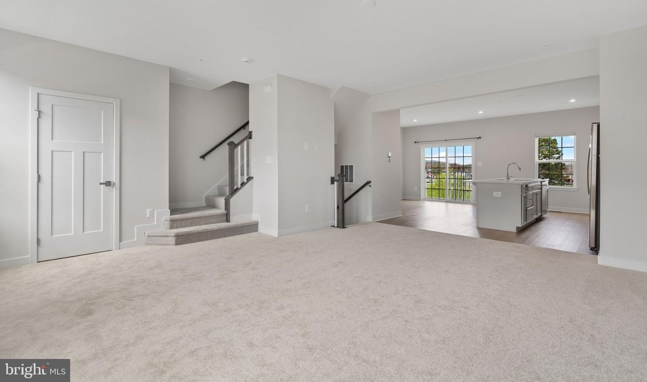 1505 Wilmer Park Ln - Photo 5 of 31