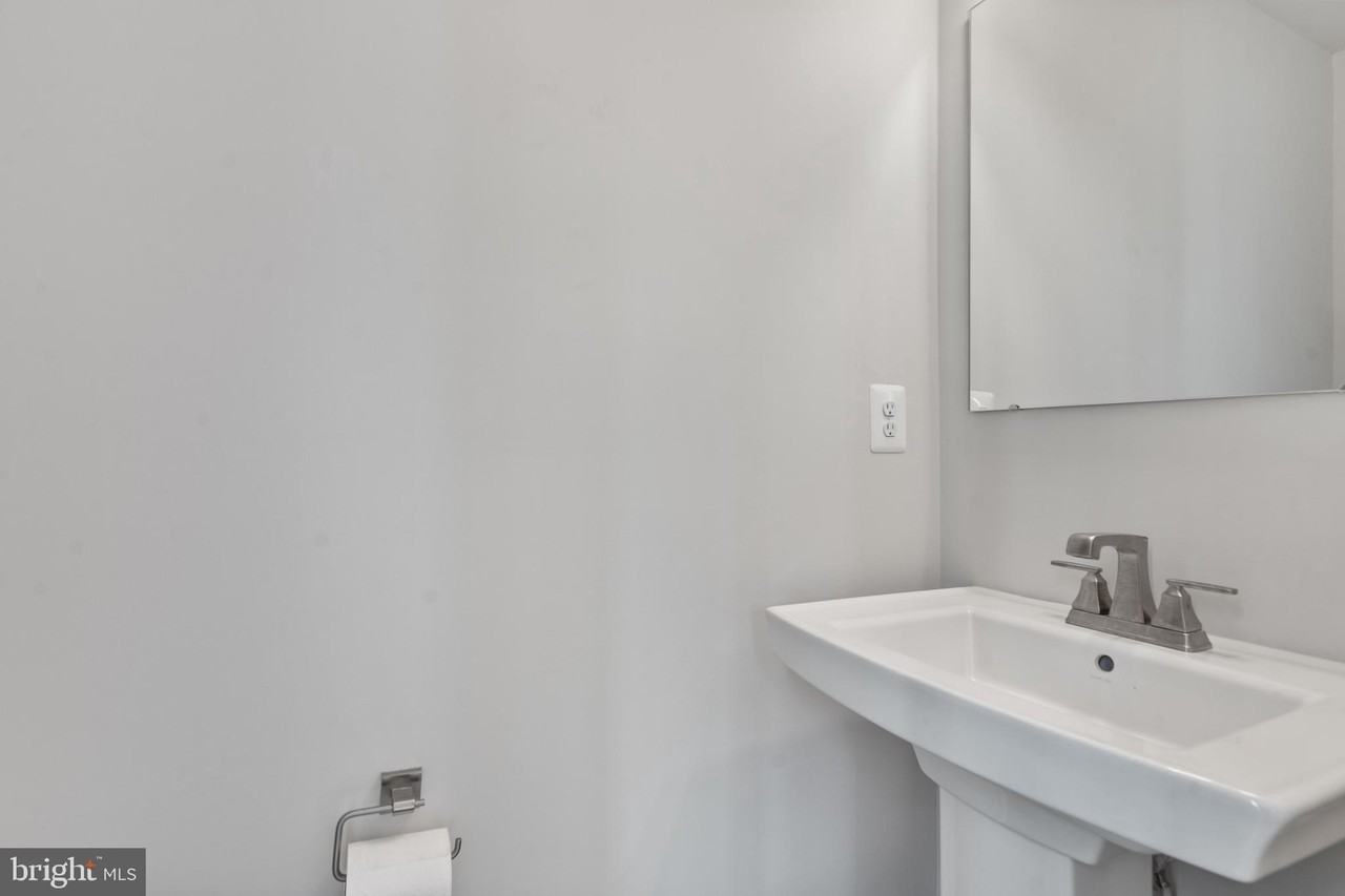 1505 Wilmer Park Ln - Photo 7 of 31