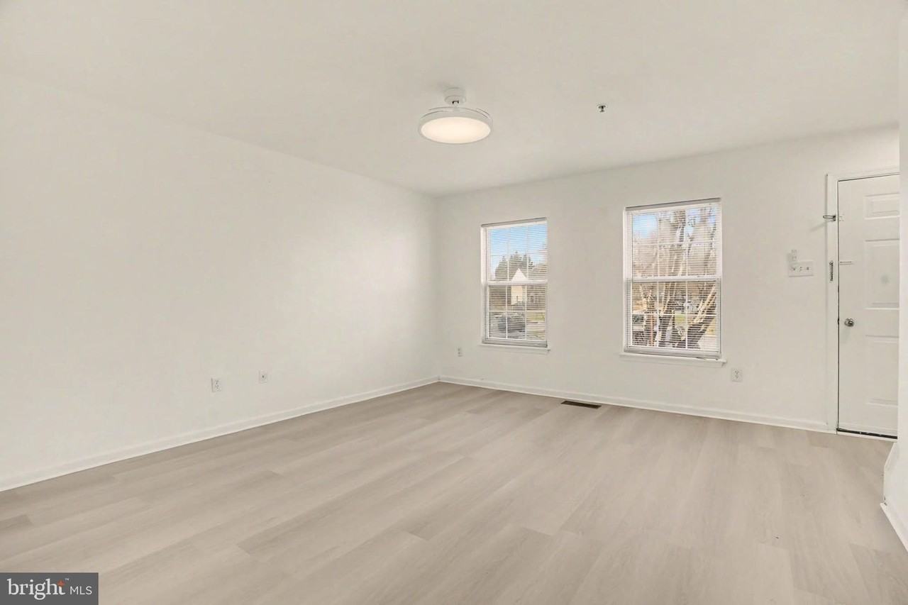 14805 Strawberry Ln - Photo 4 of 30