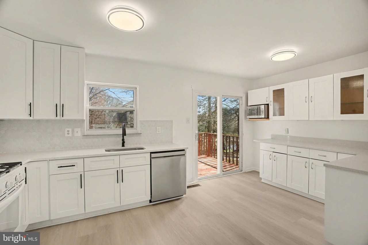 14805 Strawberry Ln - Photo 7 of 30