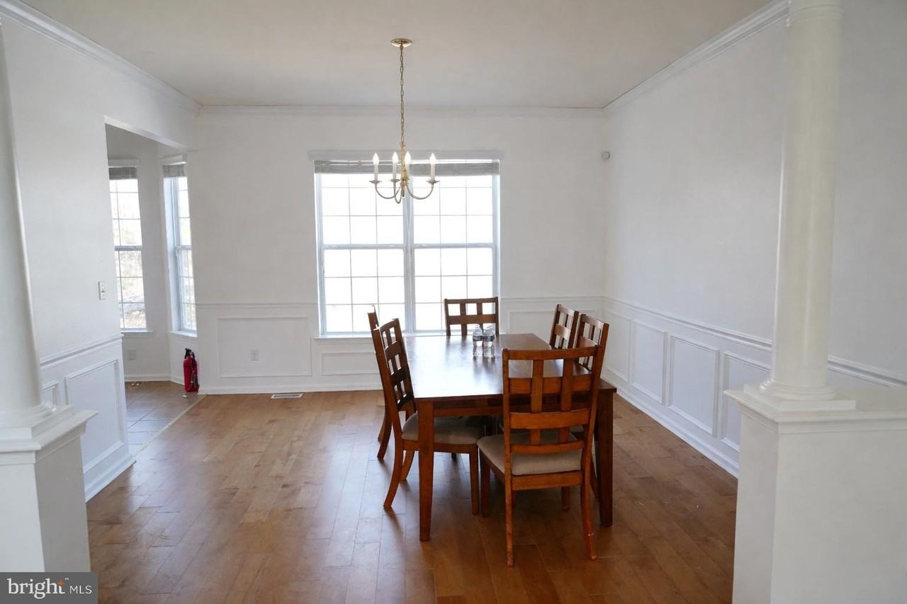 101 Goldenrod Ln - Photo 4 of 32