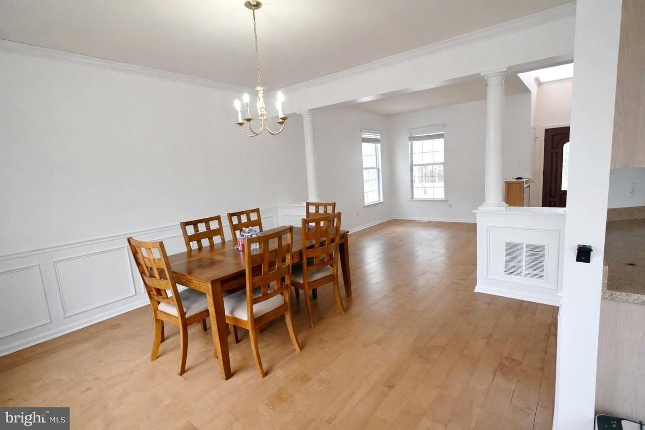 101 Goldenrod Ln - Photo 6 of 32