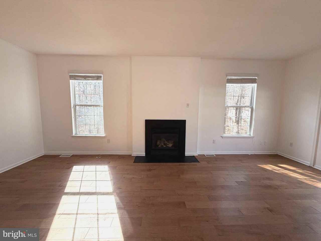 101 Goldenrod Ln - Photo 7 of 32