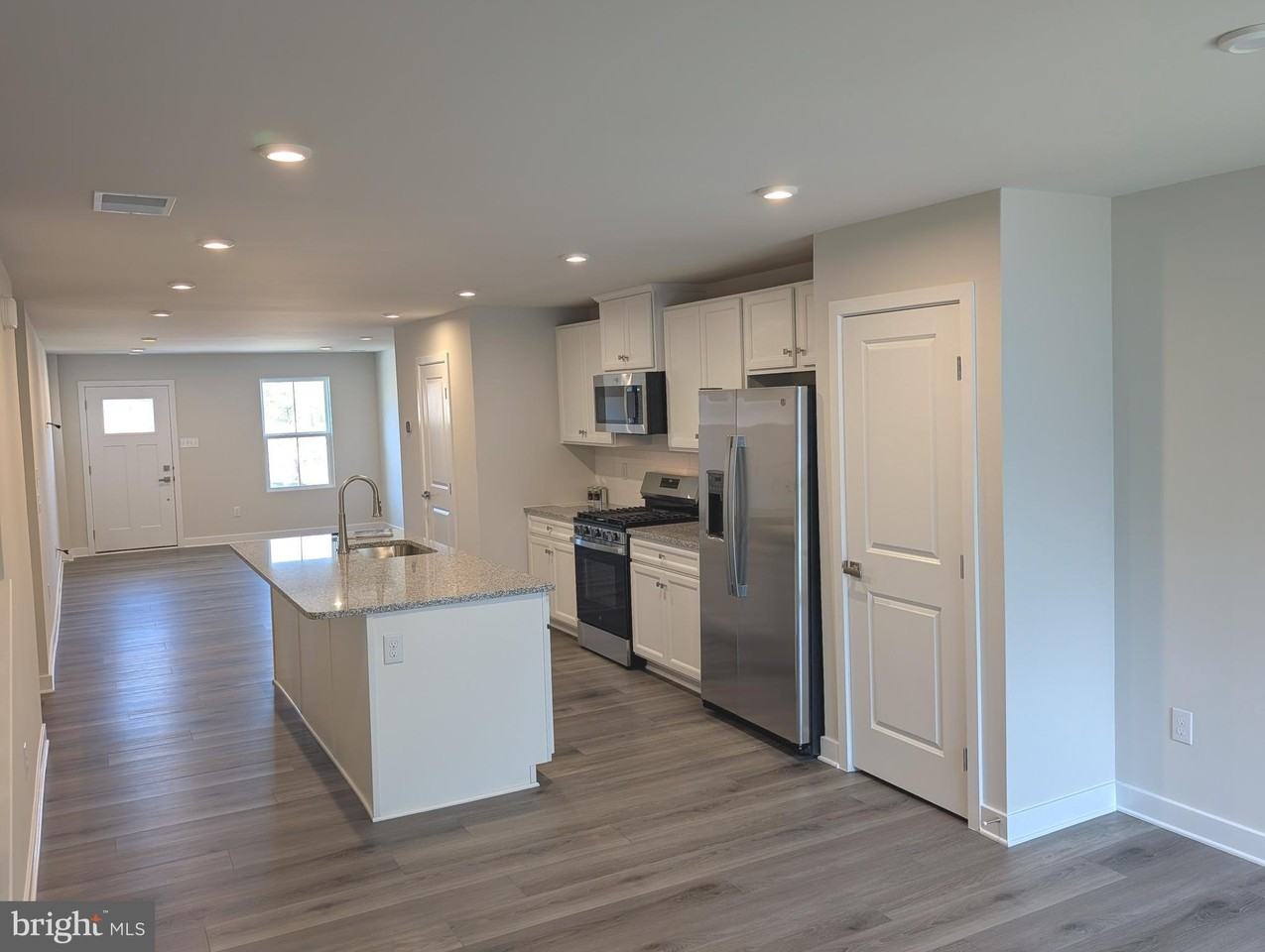 114 Red Lion Ct - Photo 3 of 24