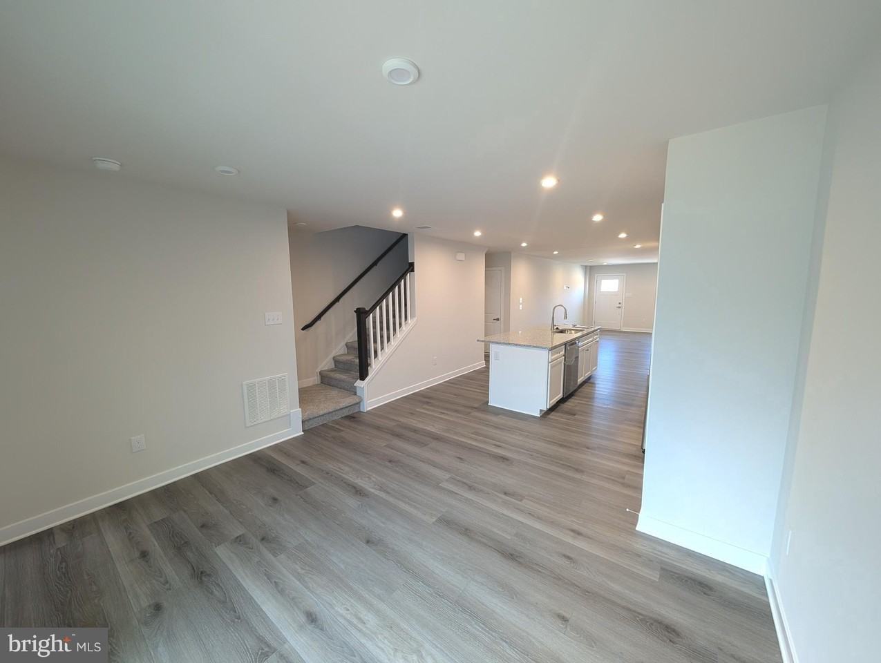 114 Red Lion Ct - Photo 6 of 24