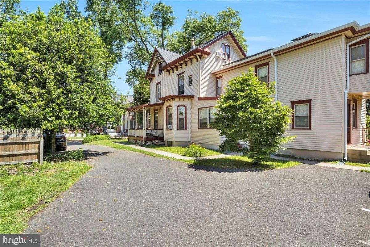 16 Lincoln Ave Apt 3 - Photo 2 of 8