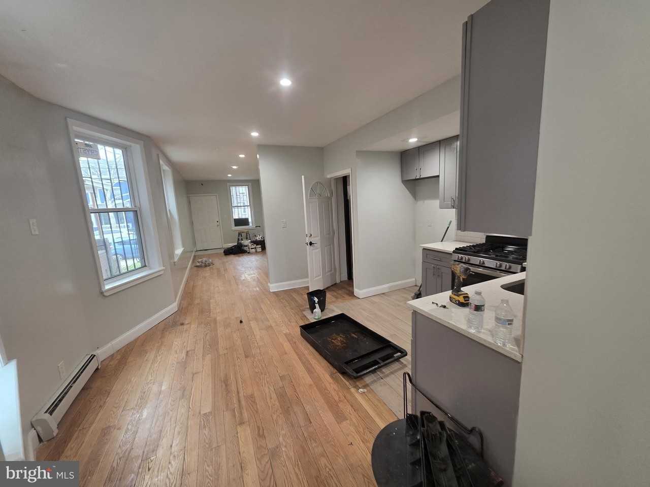 786 Stuyvesant Ave - Photo 2 of 3