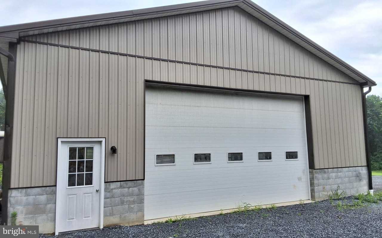 25 CRABGRASS Lane unit: Pole Barn - Photo 2 of 9