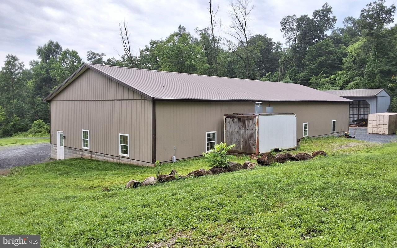25 CRABGRASS Lane unit: Pole Barn - Photo 3 of 9