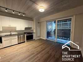 featured image of 952 W Carmen Ave #501