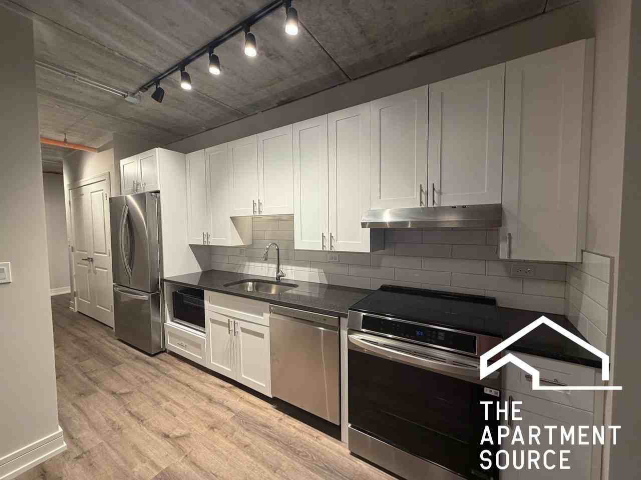 952 W Carmen Ave #501 - Photo 4 of 9