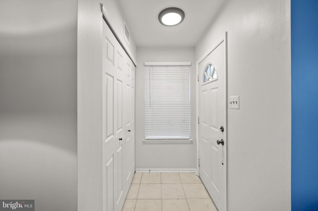 31 Everett Dr - Photo 3 of 17