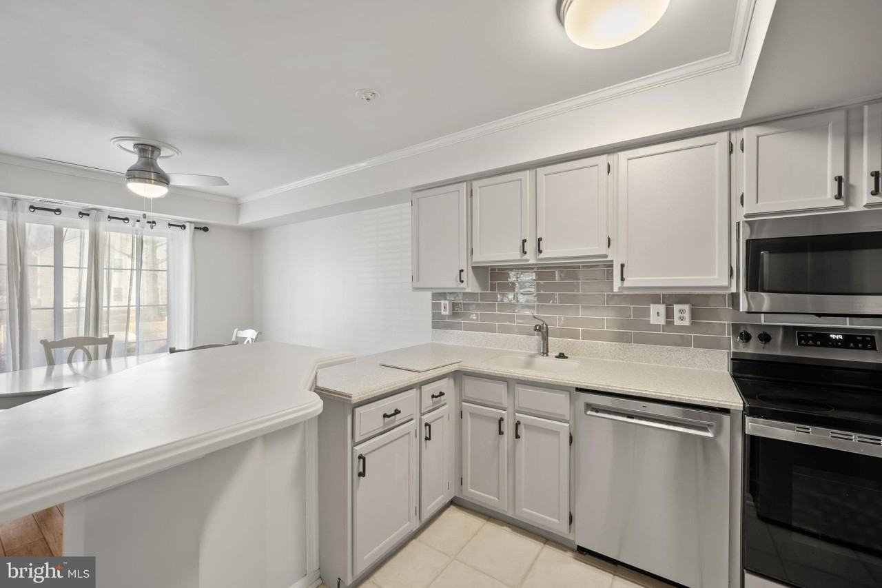 31 Everett Dr - Photo 7 of 17