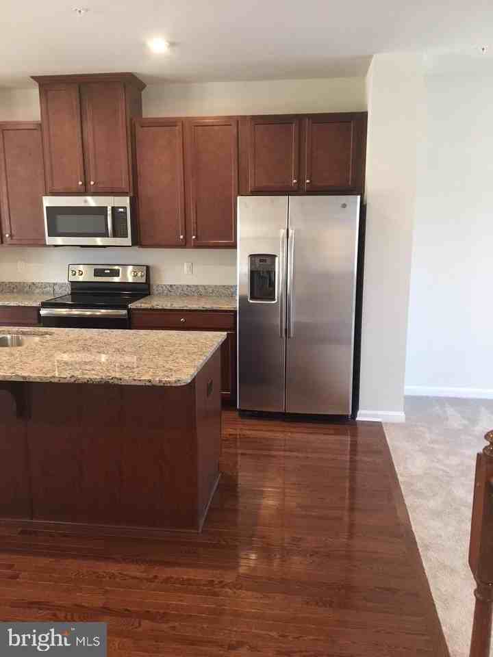 172 Mulberry Dr - Photo 3 of 18