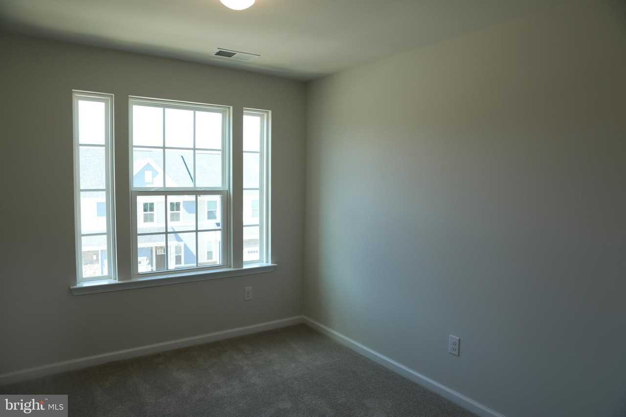 172 Mulberry Dr - Photo 7 of 18