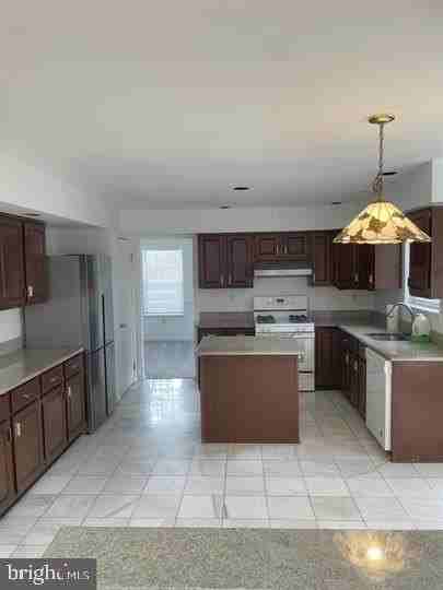 101 Gordon Ln - Photo 7 of 29