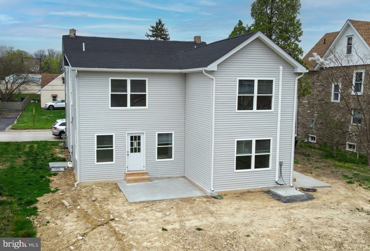 520 East Ave - Photo 3 of 10