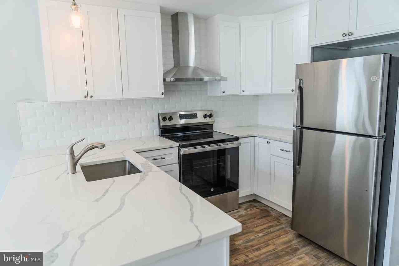 520 East Ave - Photo 4 of 10