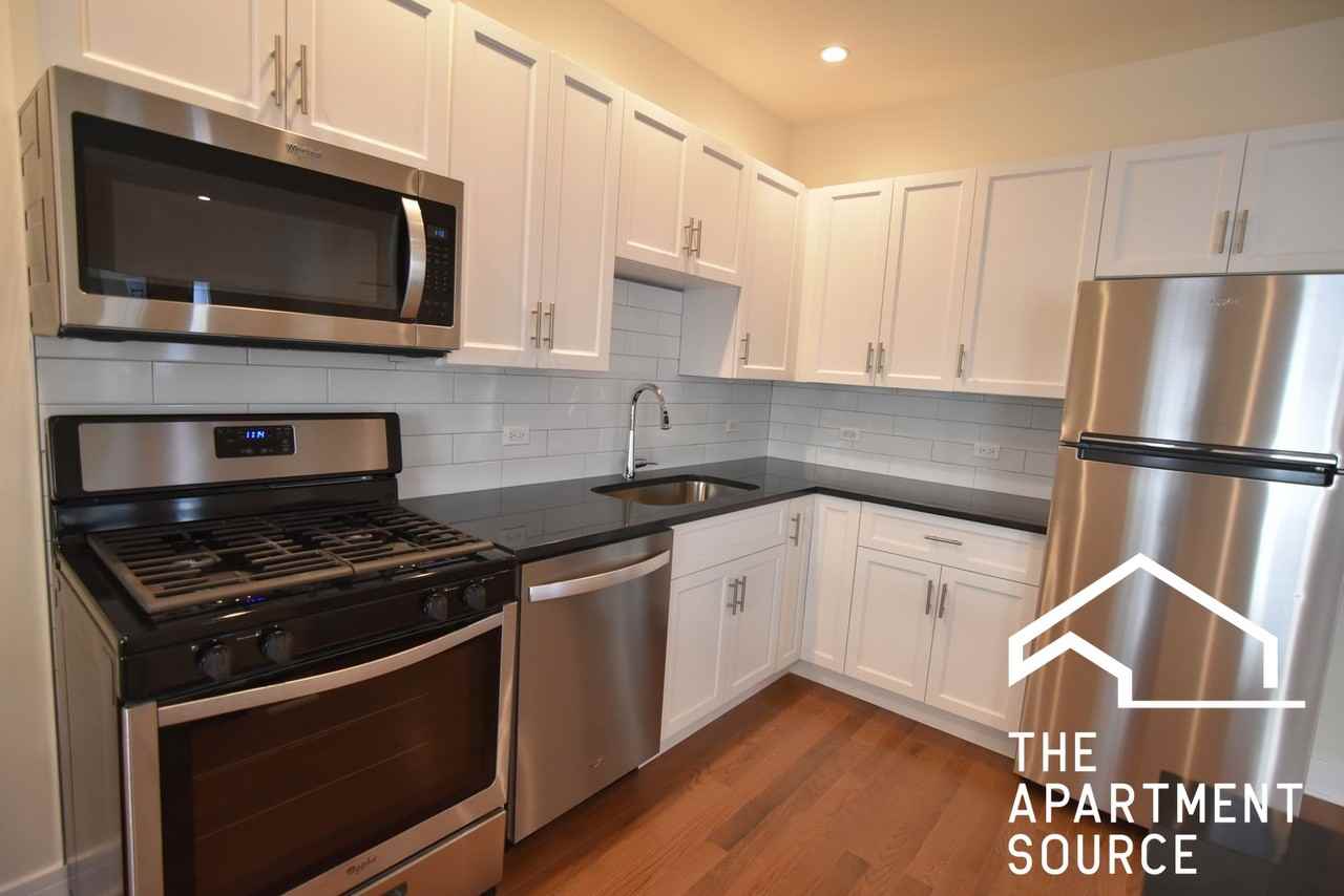 3232 N Clark St #3R - Photo 2 of 12