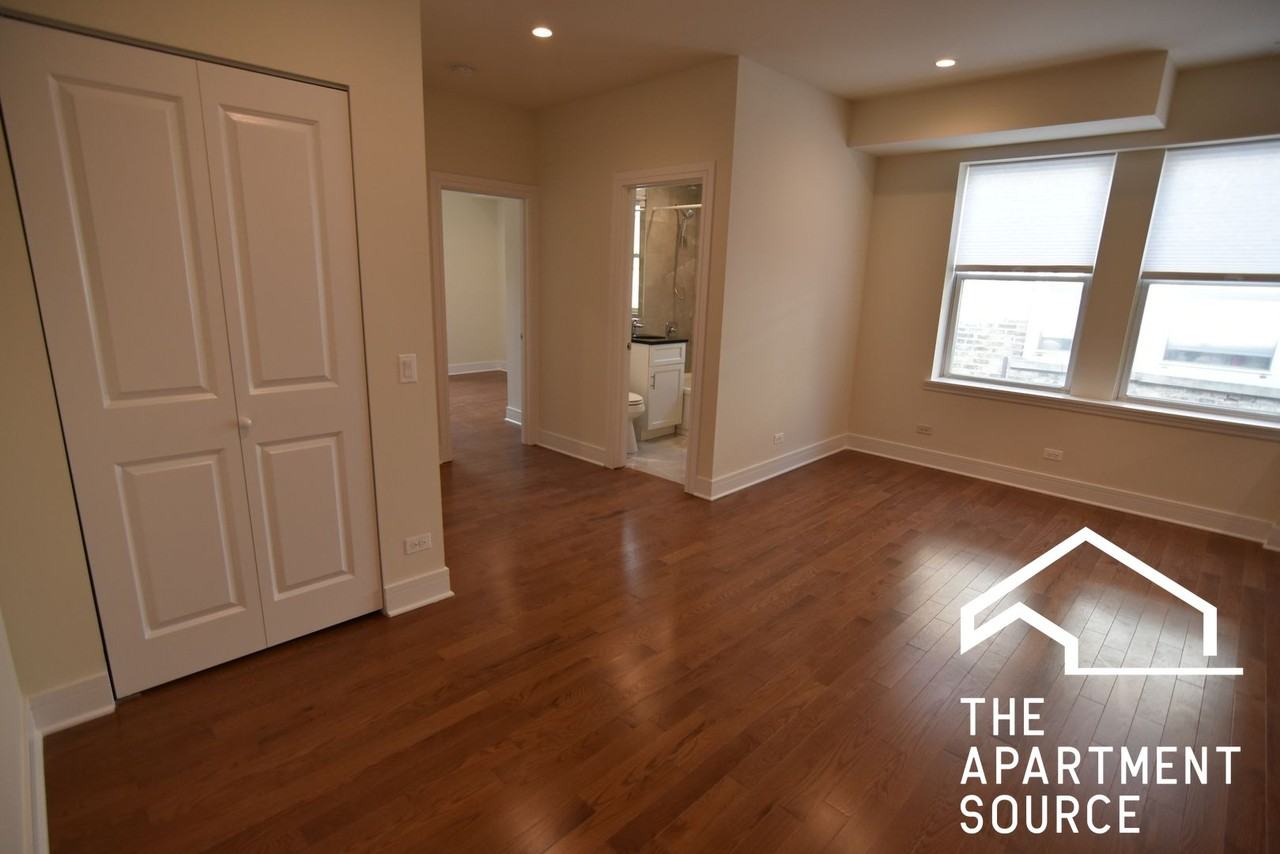 3232 N Clark St #3R - Photo 6 of 12