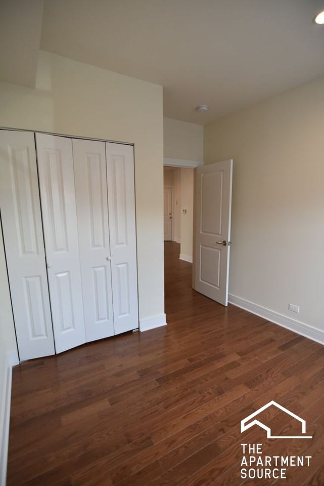 3232 N Clark St #3R - Photo 7 of 12