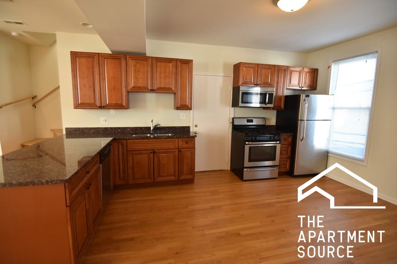 3234 N Clark St #2N - Photo 3 of 15