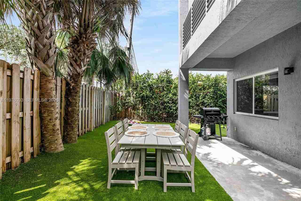 1123 Northeast 23rd Terrace #1123 - Photo 3 of 7